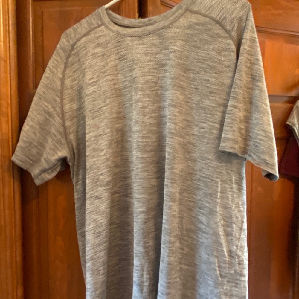 Lululemon metal vent tee shirt
